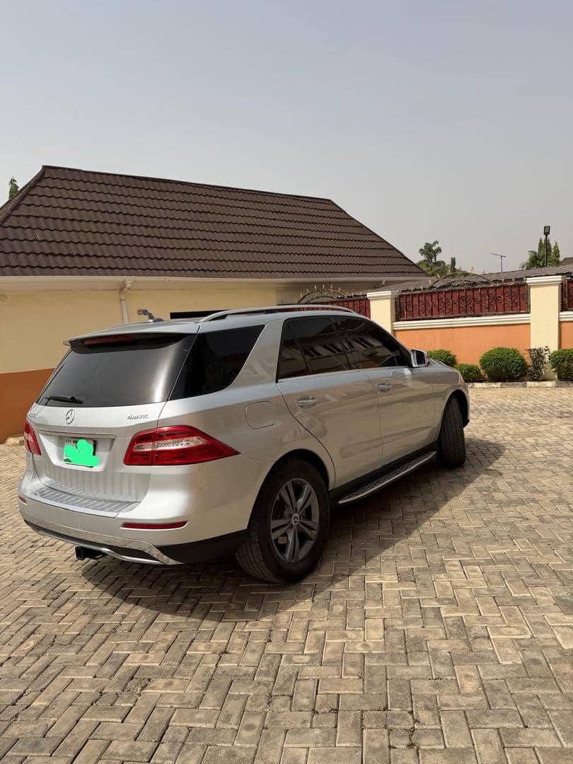 Benz ML350 Main Image