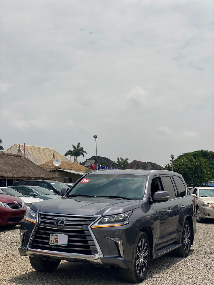 2019 Lexus LX570 Main Image