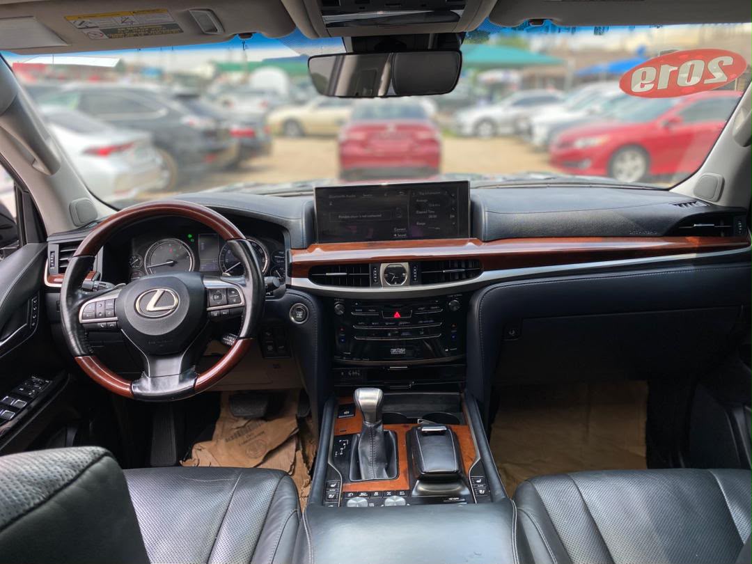 Lexus LX570 Interior/Exterior 4
