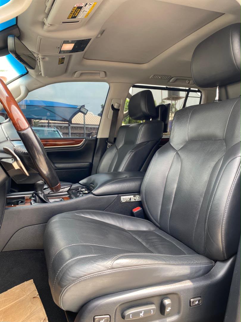 Lexus LX570 Interior/Exterior 5